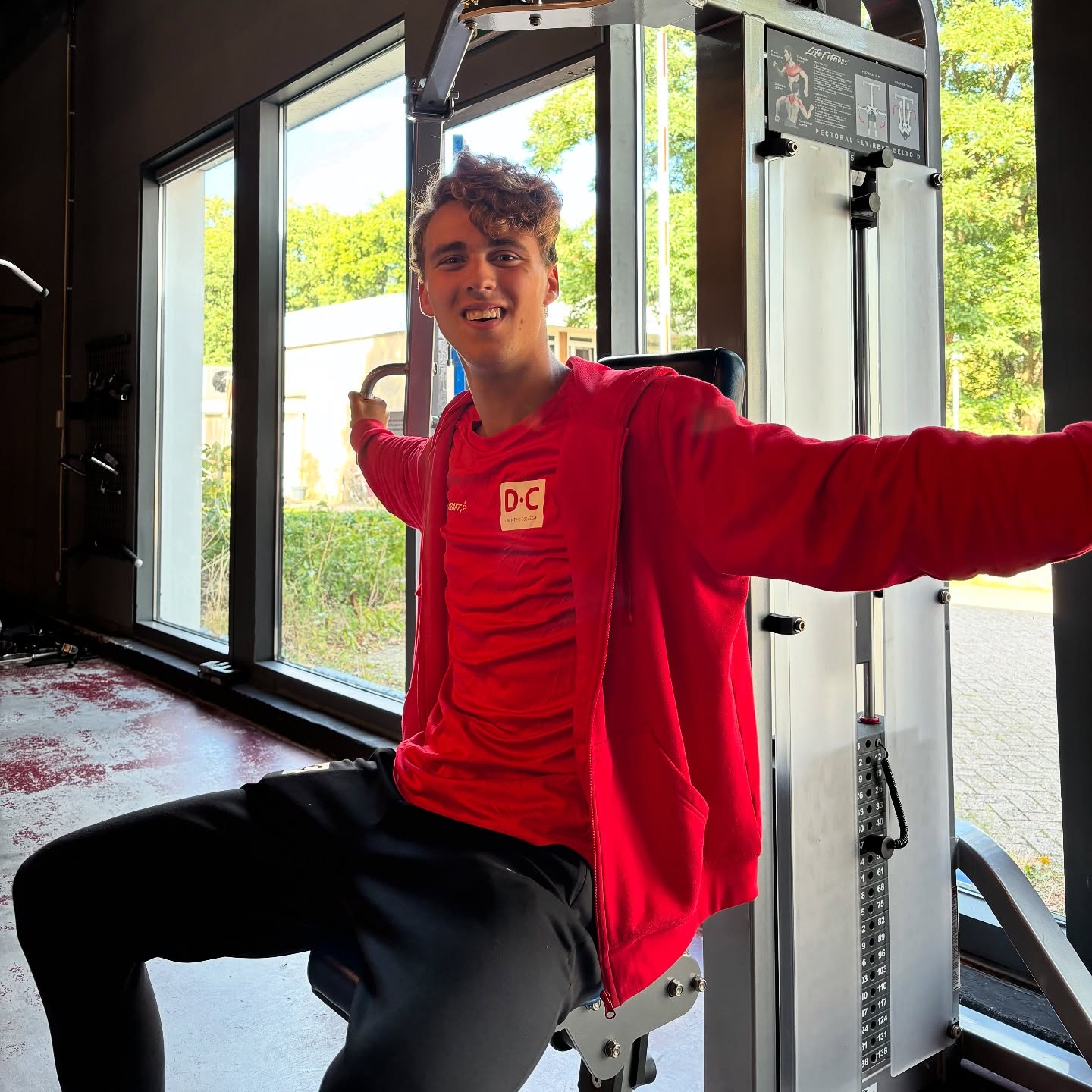 Daan komt het komende schooljaar het team versterken als stagiaire bij De Sportschool. Afgelopen jaar liep Daan al stage in de fitnessbranche en dit jaar komt hij zijn kennis verder ontwikkelen bij ons. Daan is aanwezig op de donderdag en vrijdag.

#desportschool #emmen #altijdbegeleiding #krachttraining
