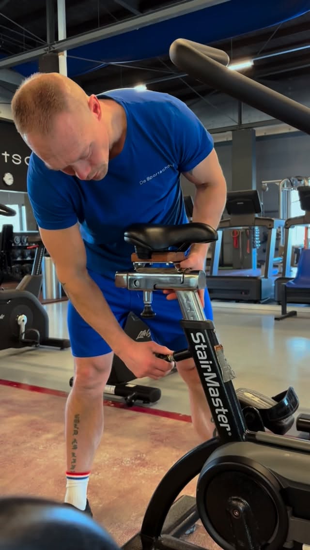 Een uitdagende toevoeging aan jouw interval-training: de Air Fit. Heb jij hem al eens gedaan?

#emmen #altijdbegeleiding #desportschool #krachttraining